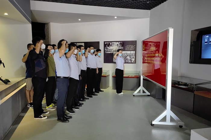 2022年梁山县南稀金石公司“铭记抗日历史,砥砺奋进之路”主题党日活动 (6).jpg